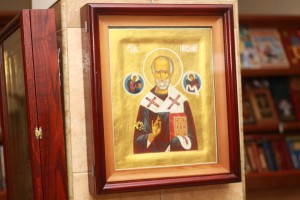Храмовая икона святителя и чудотворца Николая, архиепископа Мир Ликийских ( с частицей мощей)